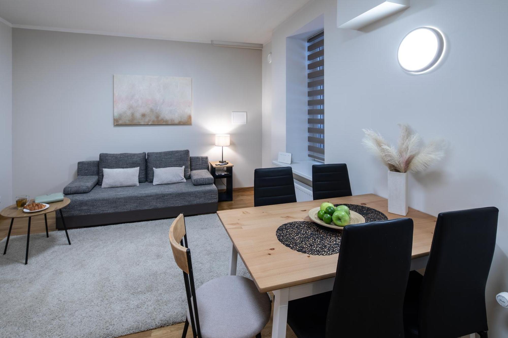 Riga Embassy Center Apartment With Parking Exterior foto